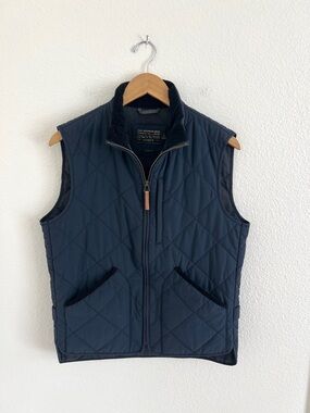 J. CREW quilted vest structured zip up layering piece / men's M